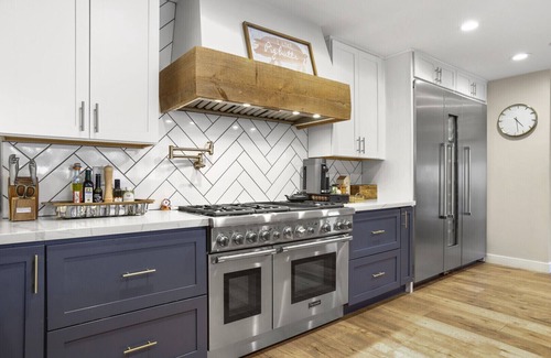 Orange Valley Estates House | Good Vibes meet Luxury at The H - Commercial heater, 3 fireplaces & HEATED POOL