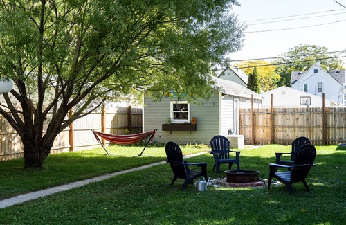 Sheboygan House | Good Vibes on the Third Coast-Pet Friendly! Cozy and Close by!