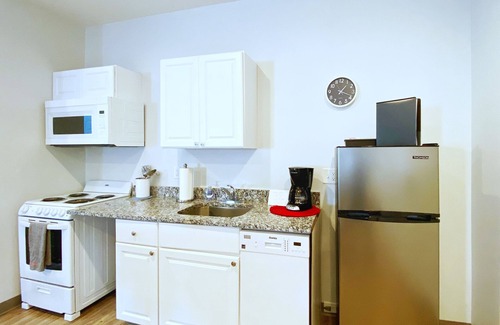 Historic Edgefield Apartment | Good Vibes Suite in East! 4 bd! 8 min ->DT!