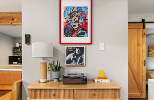 Holly House | Good Vibrations at the East Side Rose