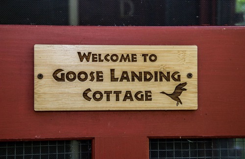 Red Hook Cottage | Goose Landing Cottage by the lake with BRAND NEW year-round Hot Tub