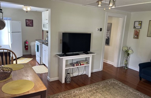 West End Apartment | Goose Pond Two less than 1 mile from ASV, Immaculate 2nd floor apartment