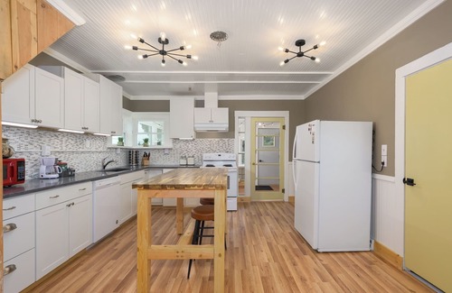 Anaconda House | Goosetown Getaway close to town