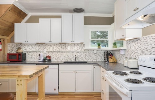 Anaconda House | Goosetown Getaway close to town