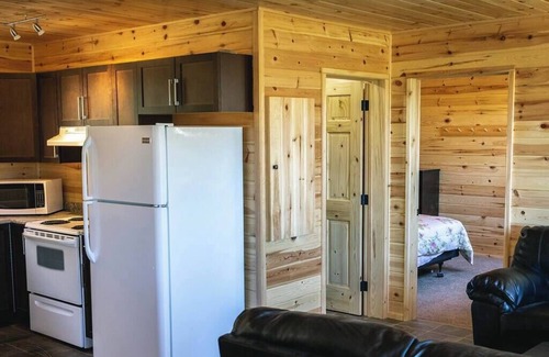Kenora Cabin | Gopher's Hole Cabin - Lakewood Park Cabins