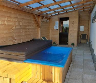 Nowy Targ House | Gorczański Resort Domek w Górach Sauna Jacuzzi