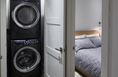Roncesvalles Village Apartment | Gorgeous 100 5-Star Reviews Close to Everything