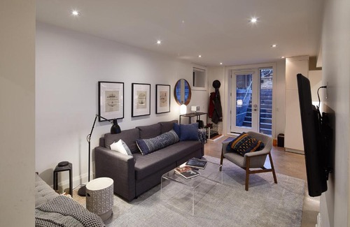 Roncesvalles Village Apartment | Gorgeous 100 5-Star Reviews Close to Everything