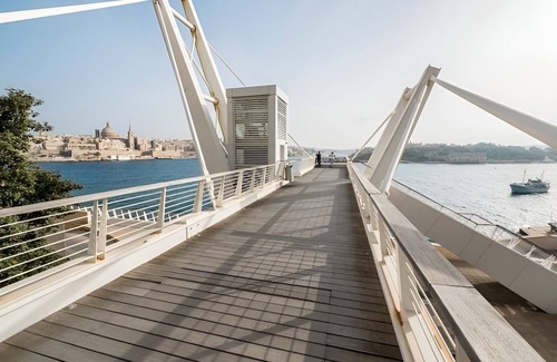 Tower Road Apartment | Gorgeous 1BR Apartment steps to the Promenade