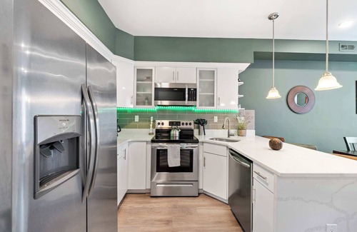 West Poplar House | Gorgeous 2 BD/2 Bath Home w/Private Patio