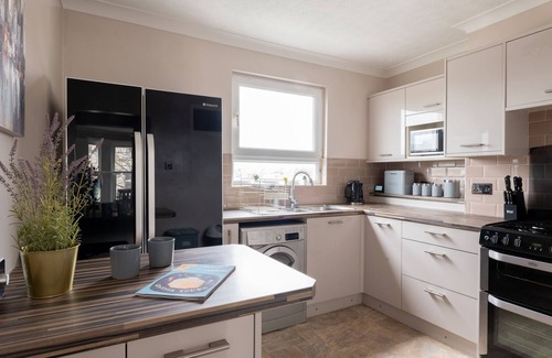 Brighton City Centre Apartment | Gorgeous 2-Bed | Quiet area with nearby stations