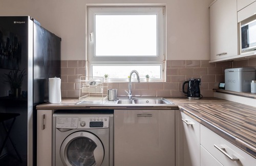 Brighton City Centre Apartment | Gorgeous 2-Bed | Quiet area with nearby stations