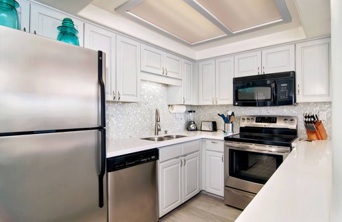 Imperial Beach Apartment | Gorgeous 2 Bedroom on the beach with Pool