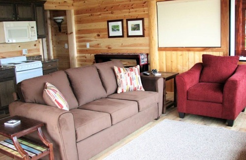 Hayward Cabin | Gorgeous 2 Bedroom on Nelson Lake w/Direct to miles of Snowmobile trails