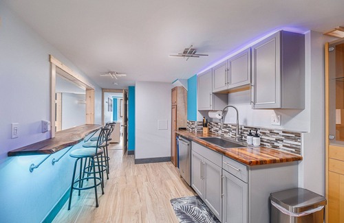 Drayton Plains Apartment | GoRgEoUs 2b/2b Lakefront Apt w/Sauna! Boats Galore, patio, HUGE waterfront yard!