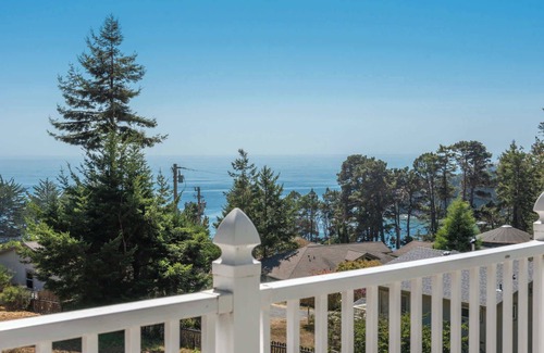Anchor Bay House | Gorgeous 3 BDR Home in Gualala w/Ocean View!