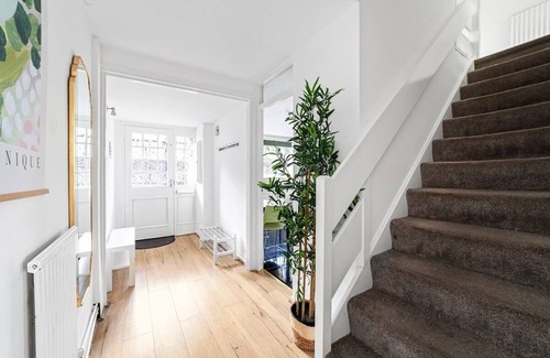 Fortune Green Apartment | Gorgeous 3 bed flat w/great central location