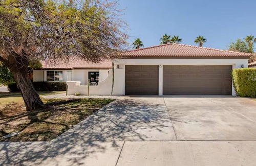 La Quinta House | Gorgeous 3-bedroom house with Pool & Spa in La Quinta also with Game room