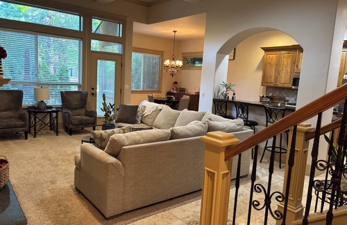 Meridian Villa | Gorgeous 3-bedroom Villa at the Banbury Golf Course subdivision.