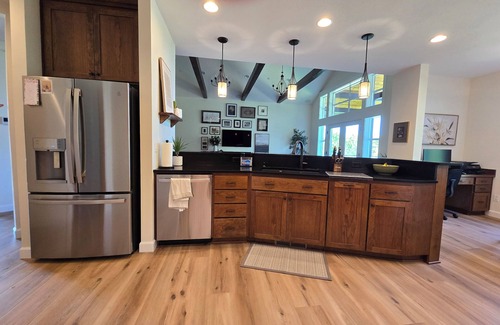 Carlton House | Gorgeous 3 BR 2.5 BA Craftsman home on 1/2 acre- Great outdoor spaces & firepit