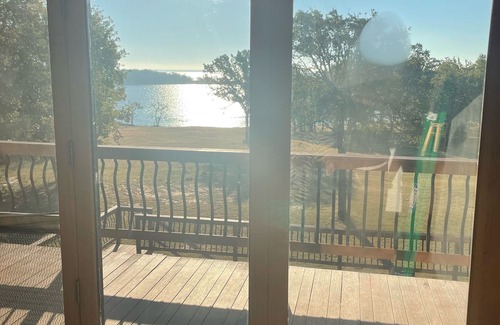 Kingston House | Gorgeous 3 story lake Texoma home on the water !