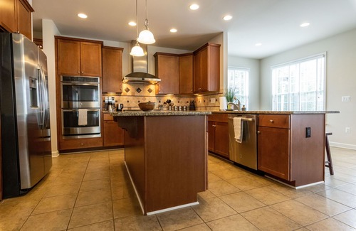 Virginia Square House | Gorgeous 3000+ SF, 5BR, 5BA -10 min to DC - Families, Arlington Cemetery