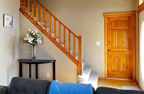 Blackfalds House | Gorgeous 3bd 2.5 bath Blackfalds home