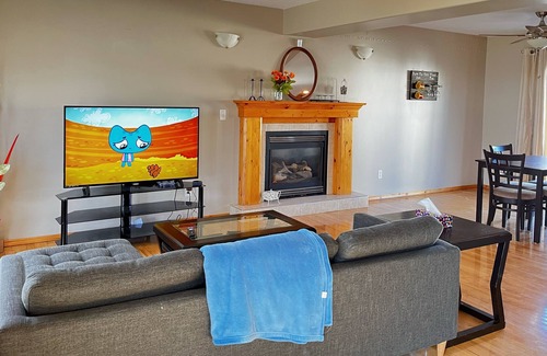 Blackfalds House | Gorgeous 3bd 2.5 bath Blackfalds home