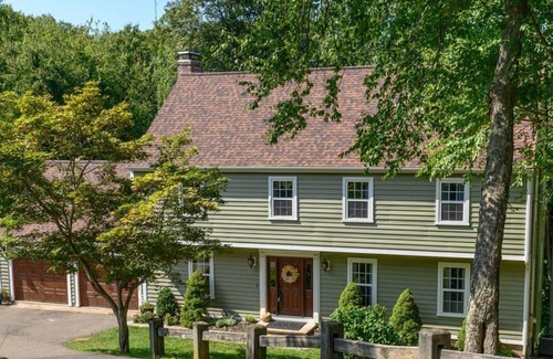 Hamden House | Gorgeous, 4 Bedroom House 5 min. to Quinnipiac and Close to Yale! Sleeps 9!