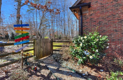 Weddington House | Gorgeous 4 bedroom with rec room/outdoor pond upscale exclusive Weddington area