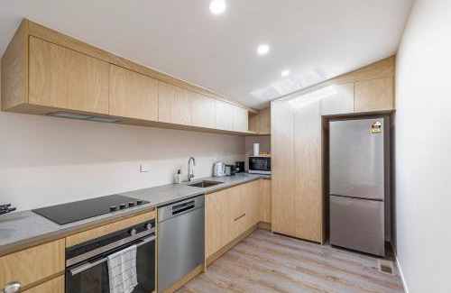 Mount Eden House | Gorgeous 4BR Mt Eden Retreat by Zodiak Stays