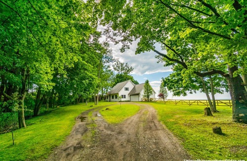 Sodus Point House | Gorgeous 5 bedroom lakefront home with huge yard and 300ft of beachfront