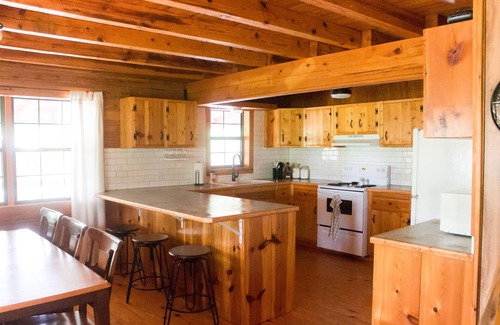 Ste Genevieve Cabin | Gorgeous 5 Bedroom Log Home Less Than 5 Minutes From Chaumette And Charleville.