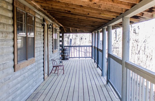 Ste Genevieve Cabin | Gorgeous 5 Bedroom Log Home Less Than 5 Minutes From Chaumette And Charleville.