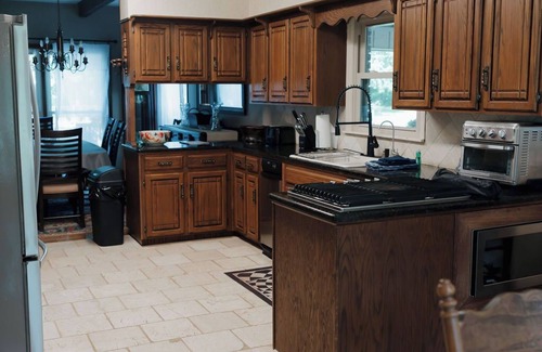 Montevallo Cabin | Gorgeous 6 bedroom home with game room, POOL, FISHING POND & PICKLE BALL court