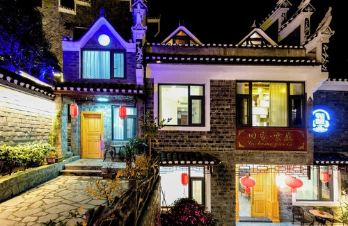 Fenghuang Villa | Gorgeous 6-bedroom villa in 湘西州 with stunning views