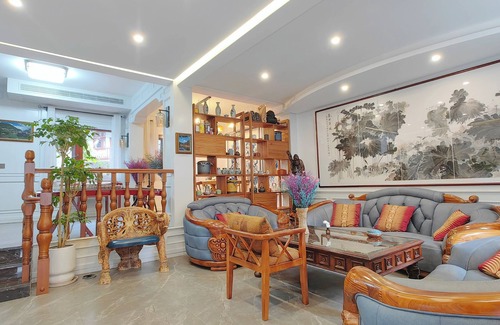 Fenghuang Villa | Gorgeous 6-bedroom villa in 湘西州 with stunning views