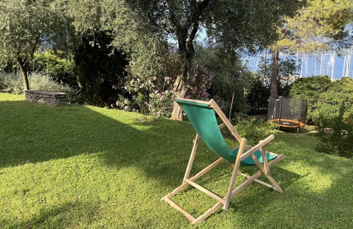 Villavetro Villa | Gorgeous 9-seater villa, perfect for families with large garden by the lake