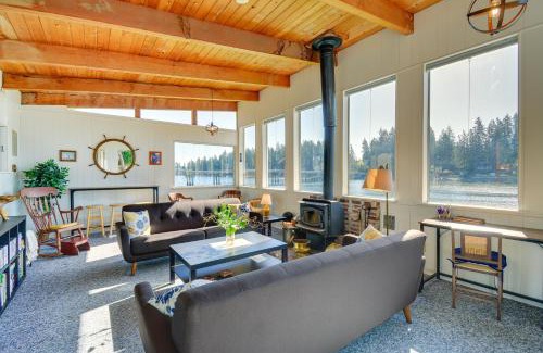 Allyn-Grapeview House | Gorgeous Allyn Getaway - No-Bank Waterfront!