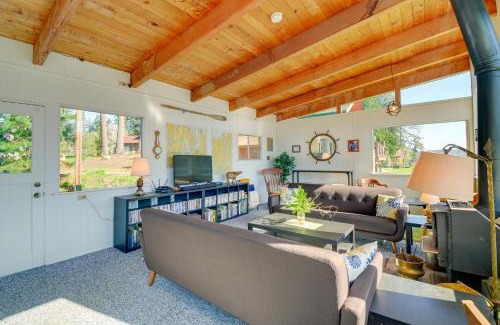 Allyn-Grapeview House | Gorgeous Allyn Getaway - No-Bank Waterfront!