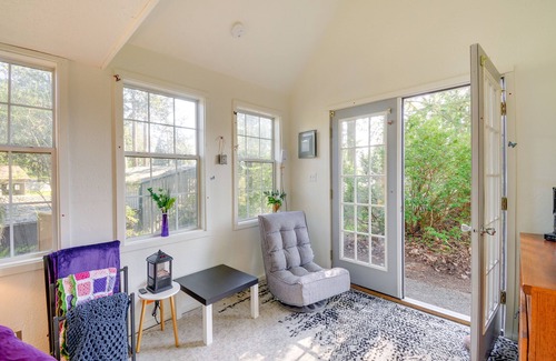 Allyn-Grapeview Cabin | Gorgeous Allyn Getaway - No-Bank Waterfront!