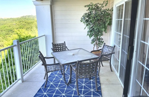 Branson Condo | Gorgeous and Large Condo, Elevator, Pool, Ozark Views! Close to Branson strip!