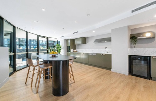 Phillip Apartment | Gorgeous and Luxury Tower View Apartment