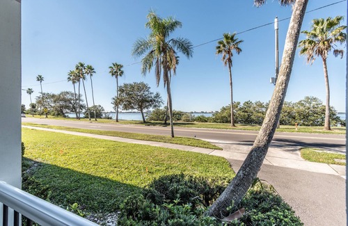 Clearwater Apartment | Gorgeous and Updated Waterfront Apartment 2 Bed #5