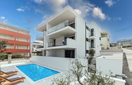 Okrug Gornji Apartment | Gorgeous apartment in Okrug Gornji