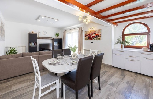 Jesenice Apartment | Gorgeous apartment in Bajnice with WiFi