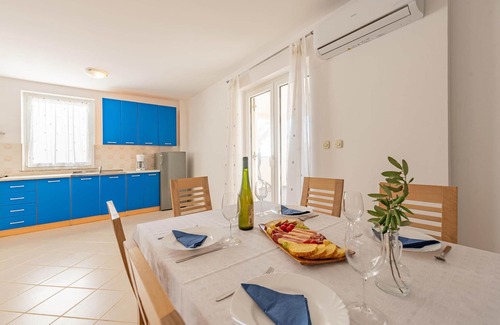 Kosljun Apartment | Gorgeous apartment in Kosljun with WiFi