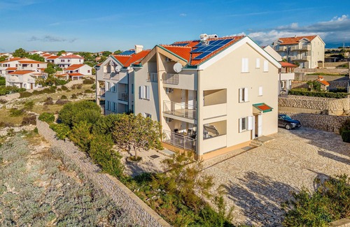 Kosljun Apartment | Gorgeous apartment in Kosljun with WiFi