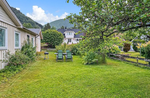 Nesset Apartment | Gorgeous apartment in Eresfjord