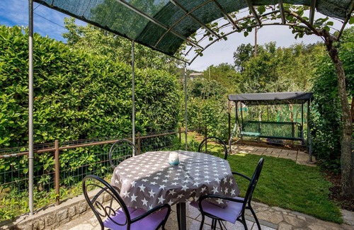 Rukavac Apartment | Gorgeous apartment in Rukavac with WiFi